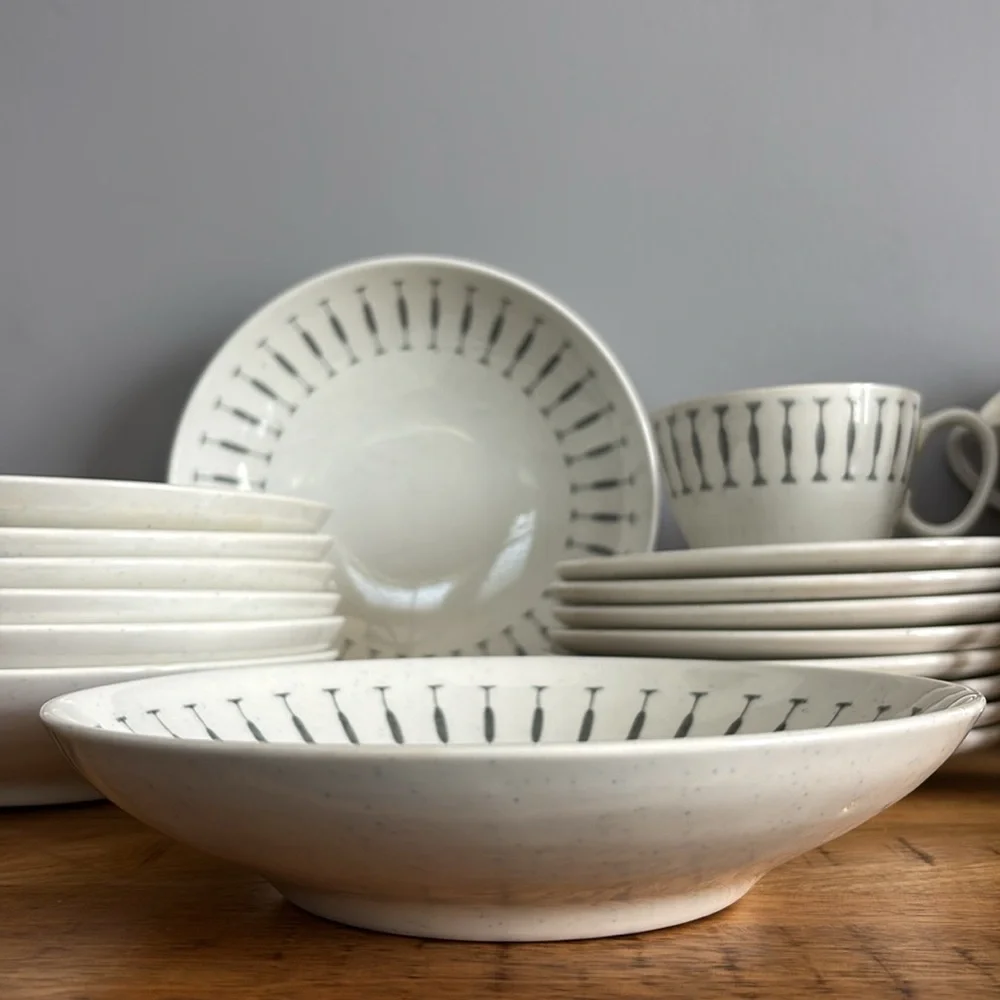 Royal China Cream Navajo Underglaze Set-of-8 Elegant Salad Cereal Bowl Tea Set